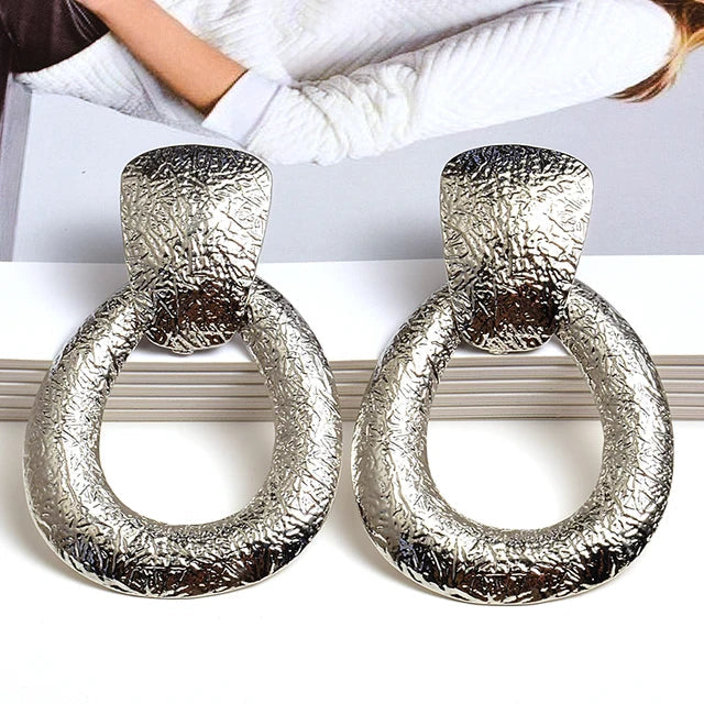 Textured Dangling Hoops Earrings