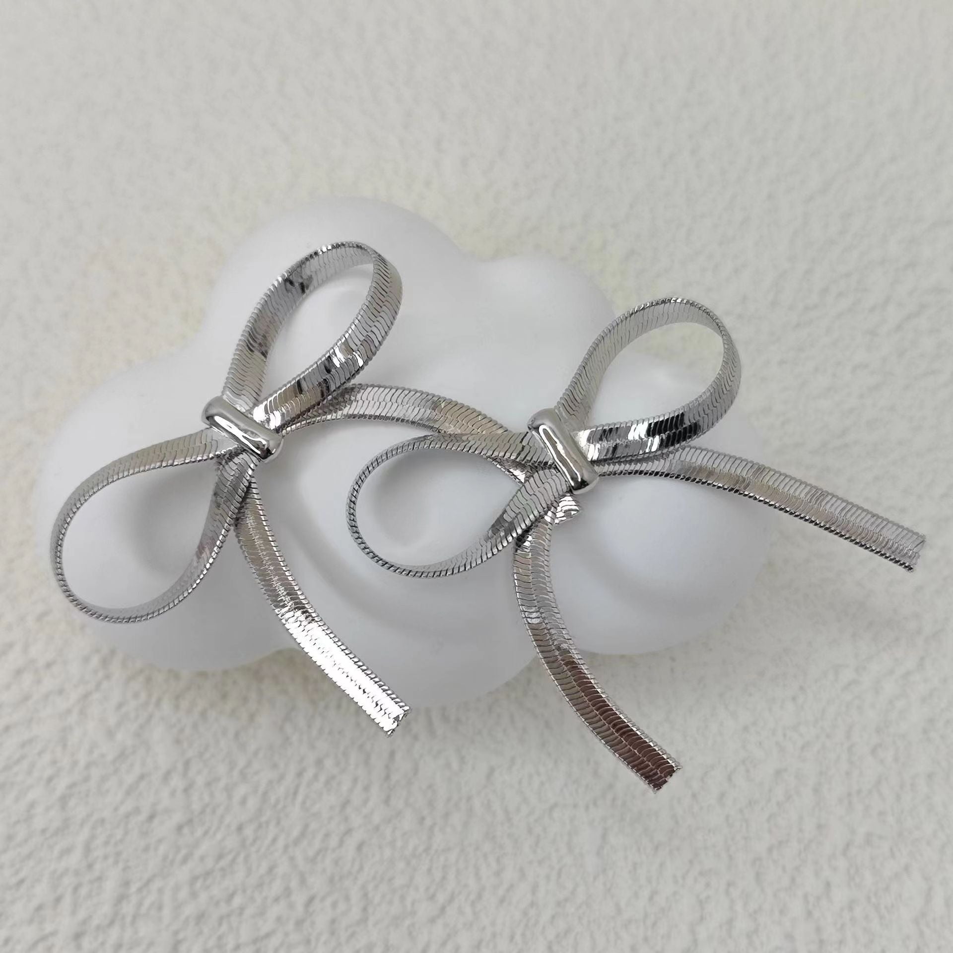 Short Bow Minimalist Earring