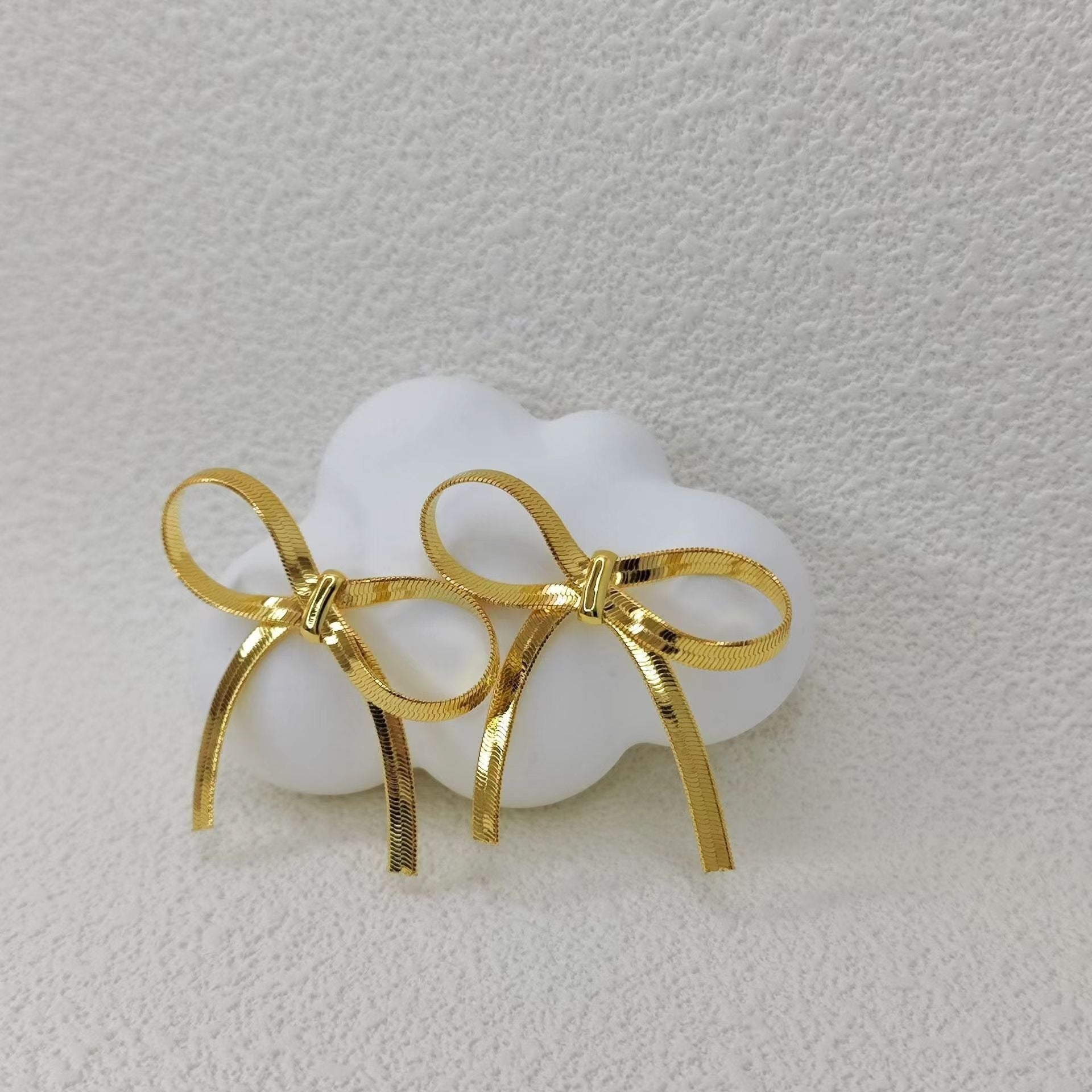 Short Bow Minimalist Earring