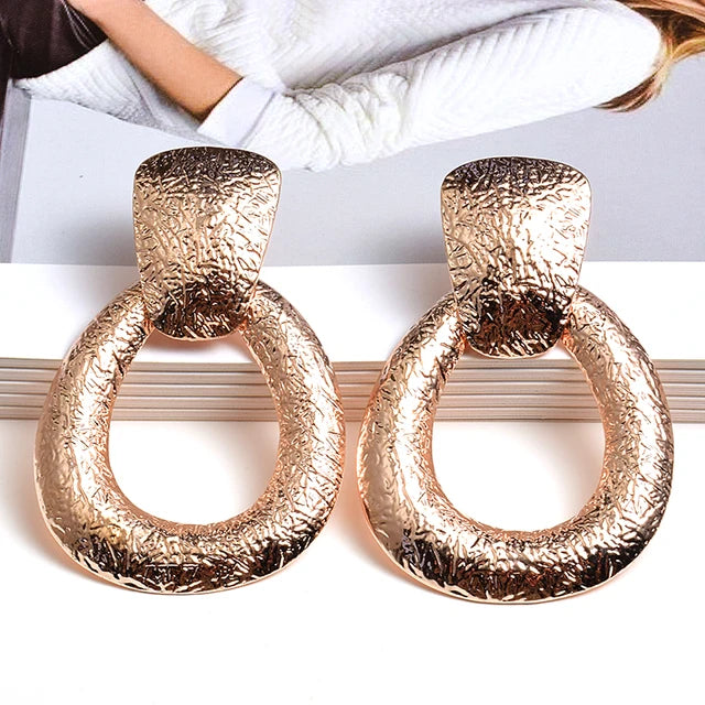 Textured Dangling Hoops Earrings